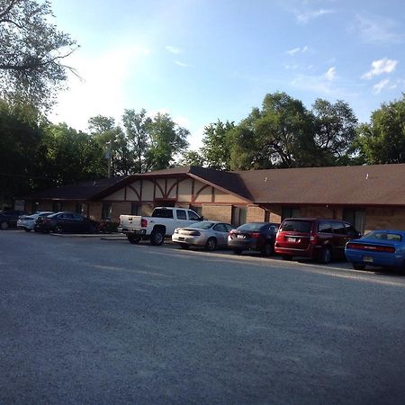 Coronado Motel & Rv Park Lindsborg Экстерьер фото