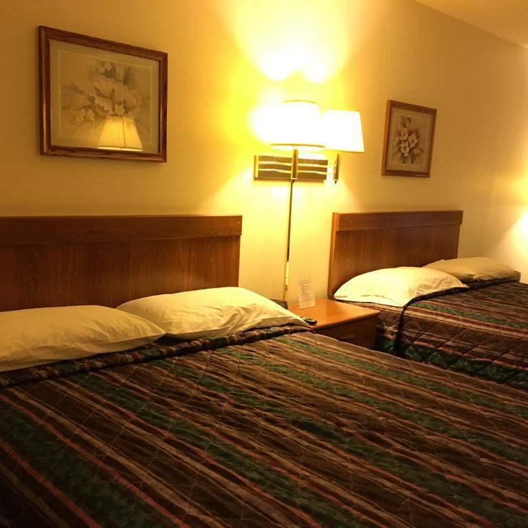 Coronado Motel & Rv Park Lindsborg Экстерьер фото