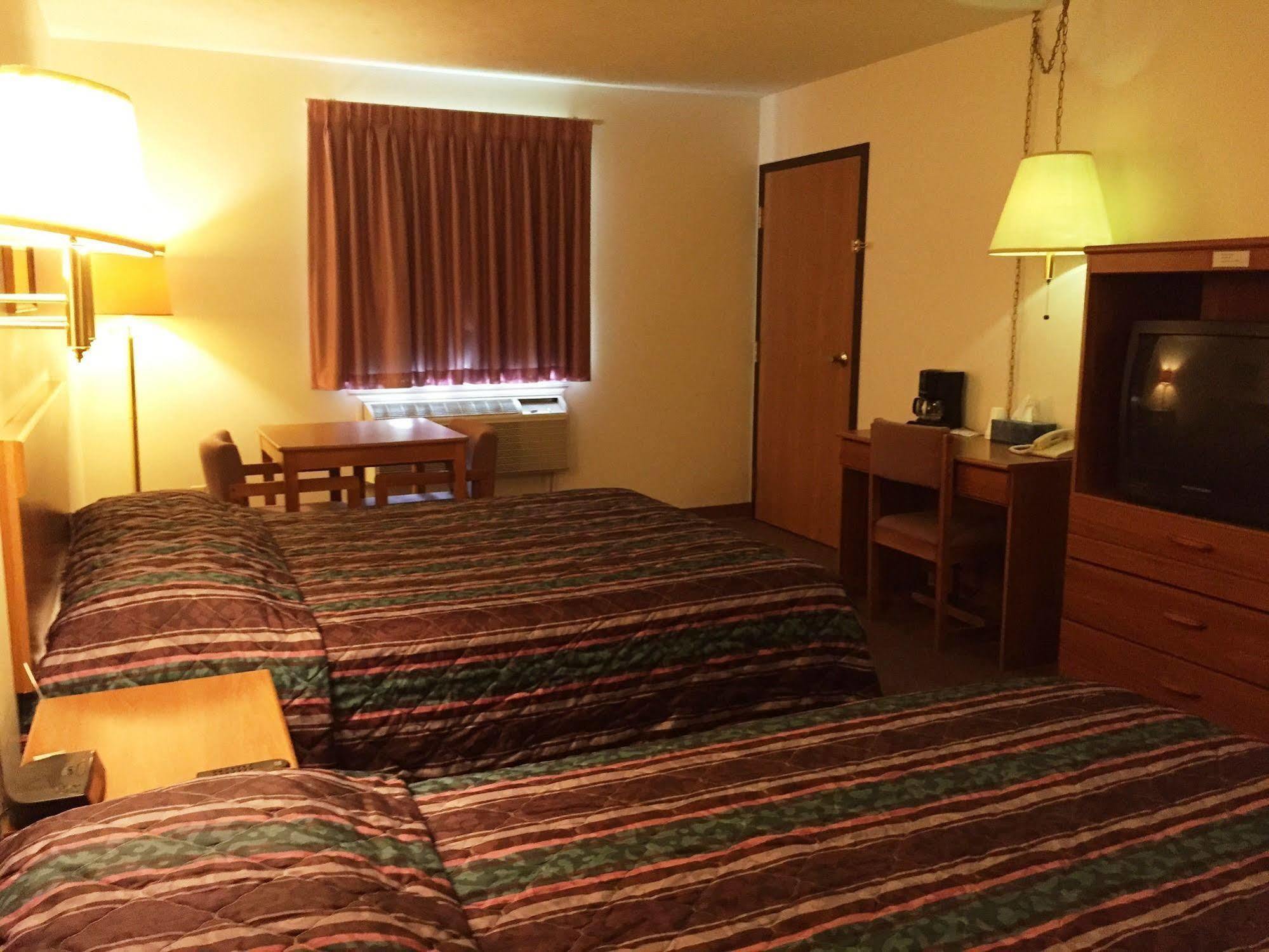 Coronado Motel & Rv Park Lindsborg Экстерьер фото