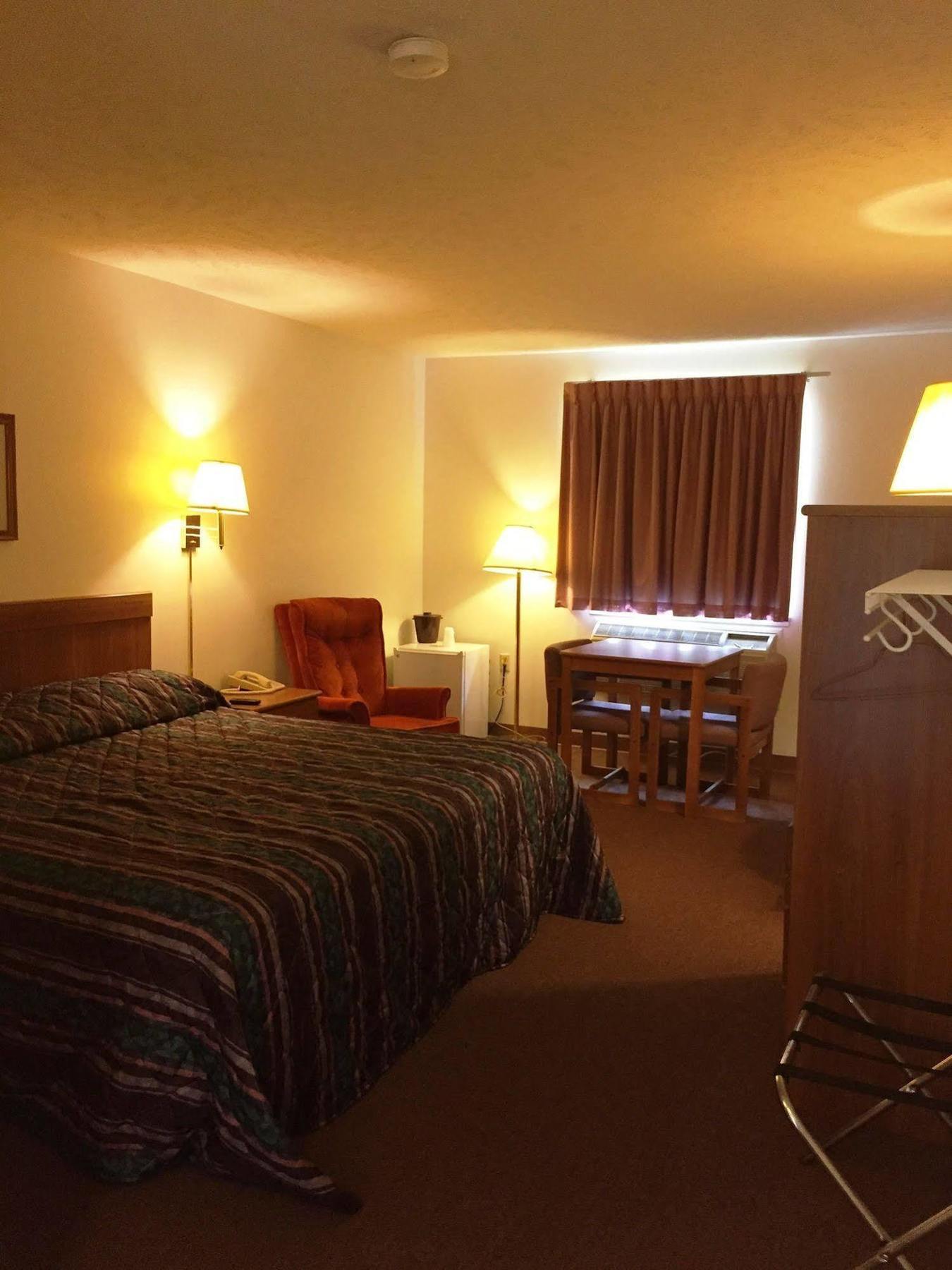 Coronado Motel & Rv Park Lindsborg Экстерьер фото