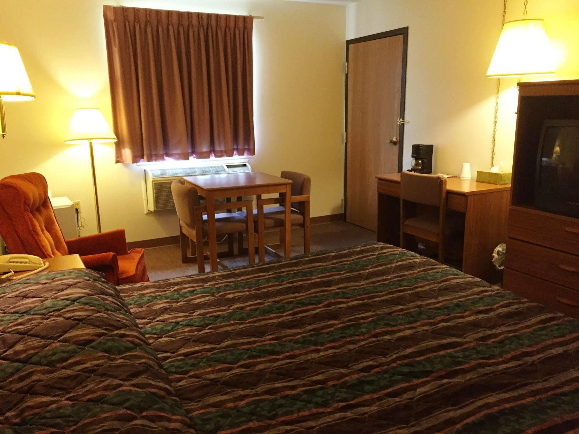 Coronado Motel & Rv Park Lindsborg Экстерьер фото