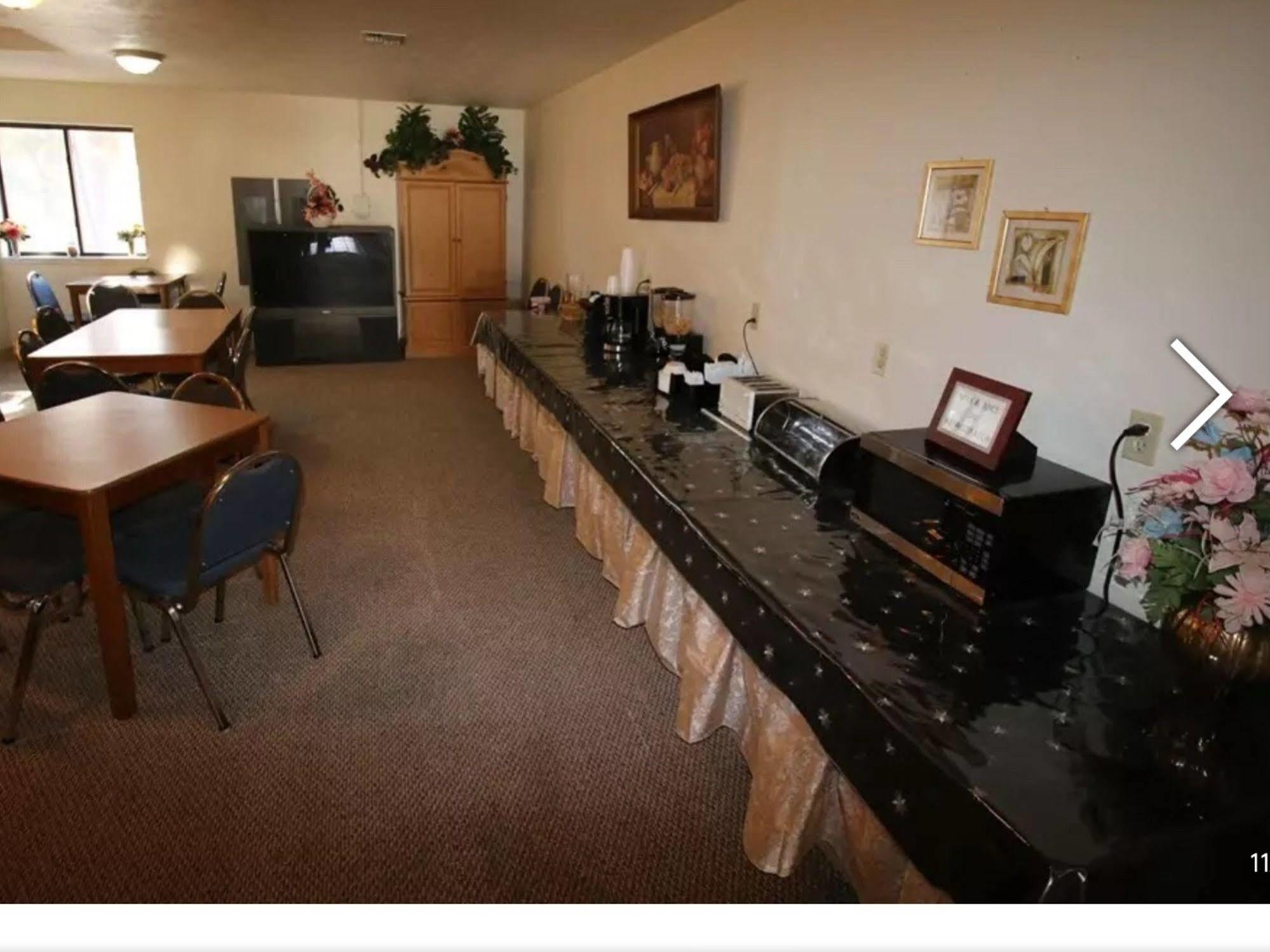 Coronado Motel & Rv Park Lindsborg Экстерьер фото