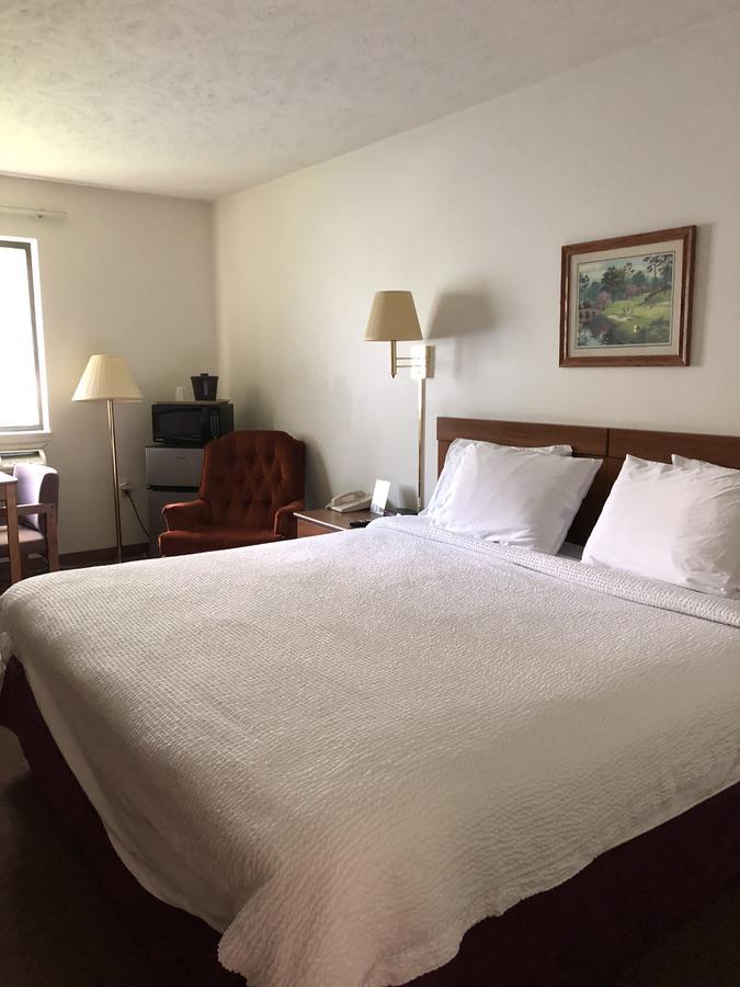 Coronado Motel & Rv Park Lindsborg Экстерьер фото