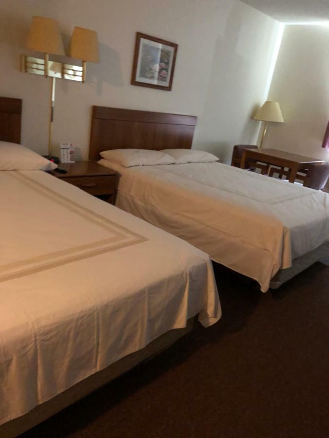 Coronado Motel & Rv Park Lindsborg Экстерьер фото